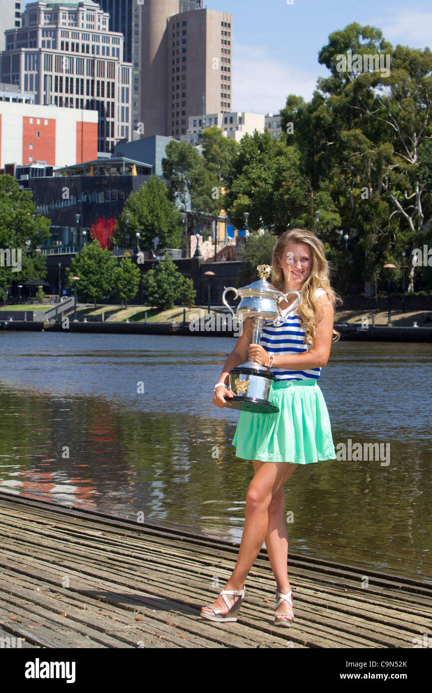 Victoria Azarenka (BLR) pose avec le trophée.Des images de l'Open d'Australie 2012 la finale des femmes au Rod Laver Arena Banque D'Images