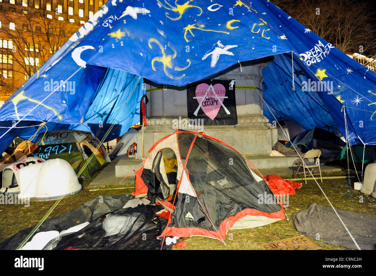 1-30-2012, McPherson Square, occupent Washington DC, il y a encore beaucoup de tentes et des manifestants sur la place McPherson la nuit la ville avait dit à l'occupant pas plus de dormir ou en camping dans le parc. Banque D'Images