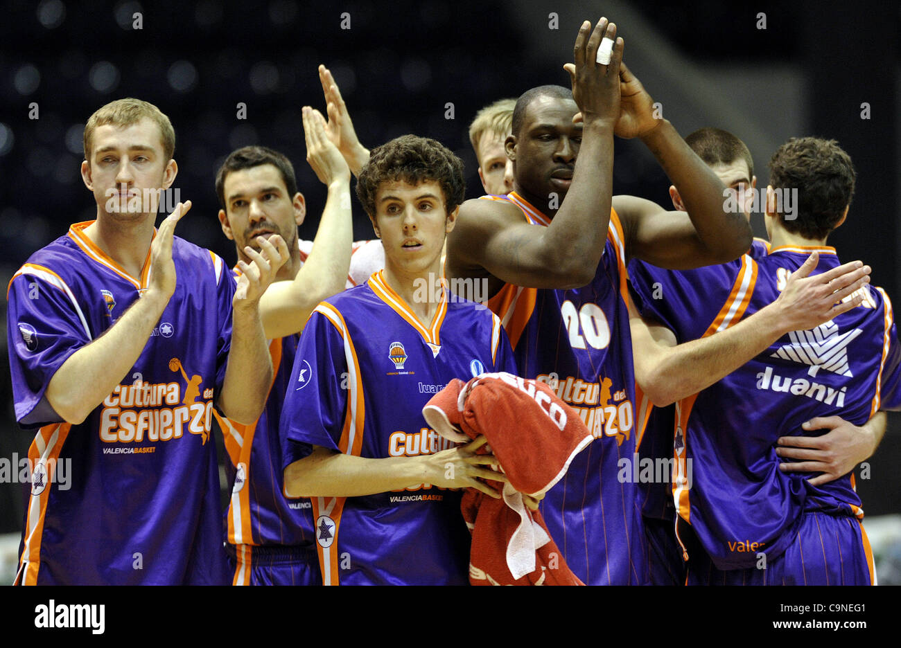 Basketball match valencia Banque de photographies et d'images à haute  résolution - Alamy