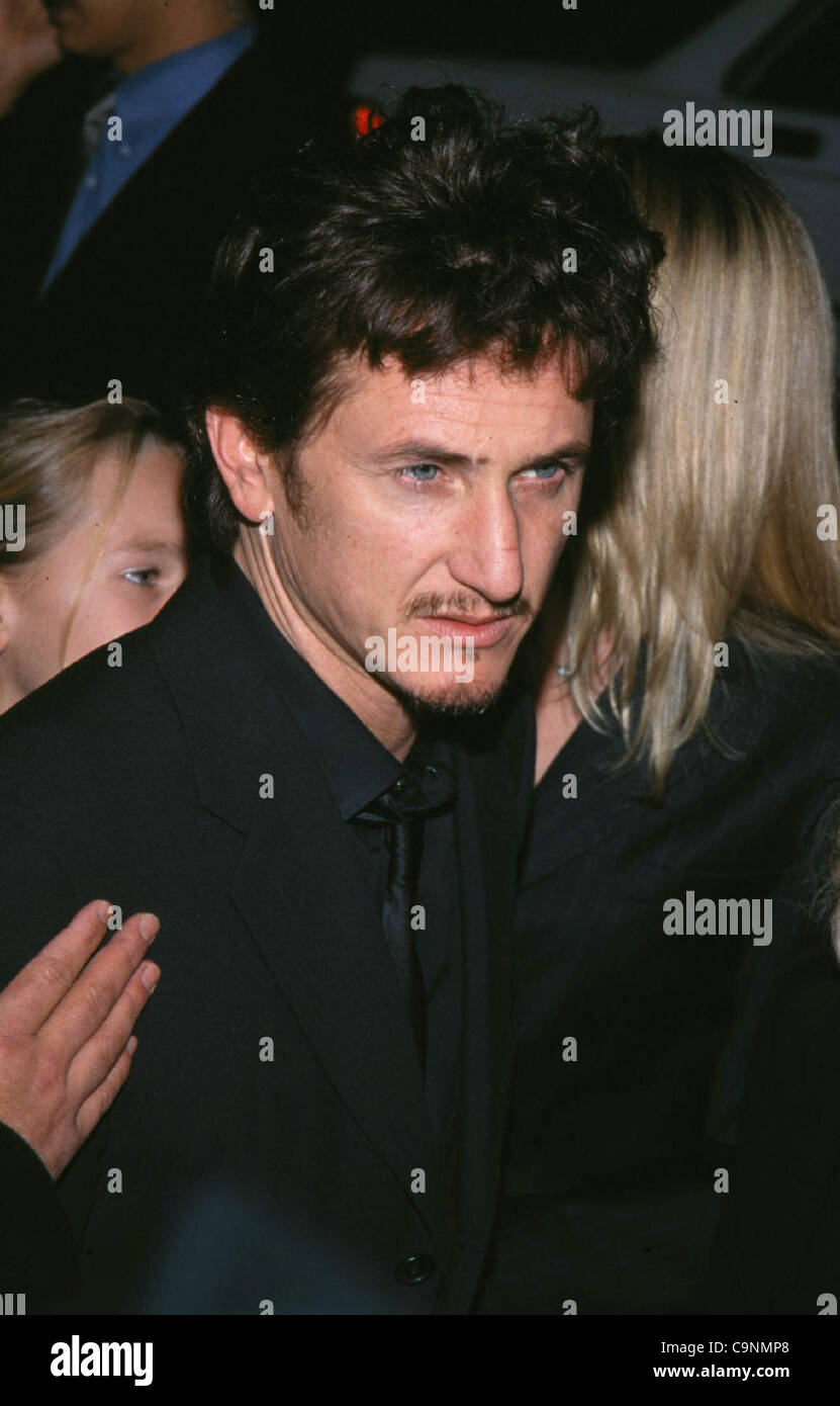 1 janvier 2011 - K23546AG : JE SUIS SAM PREMIERE.ACADEMY THEATRE, Los Angeles, CA 12/03/2001.SEAN PENN. AMY GRAVES/(2001 Image : © Crédit Photos Globe/ZUMAPRESS.com) Banque D'Images