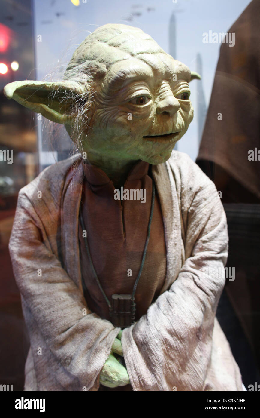 22 janvier 2012 - Santa Ana, Californie, États-Unis - la marionnette de Maître Jedi Yoda qui a été utilisée dans le film l'Épisode V : l'Empire contre-attaque. Star Wars : Où la science et l'Imagination la pièce, en vedette dans trois galeries de visualisation, explore les technologies futuristes décrites dans le films de Star Wars un Banque D'Images