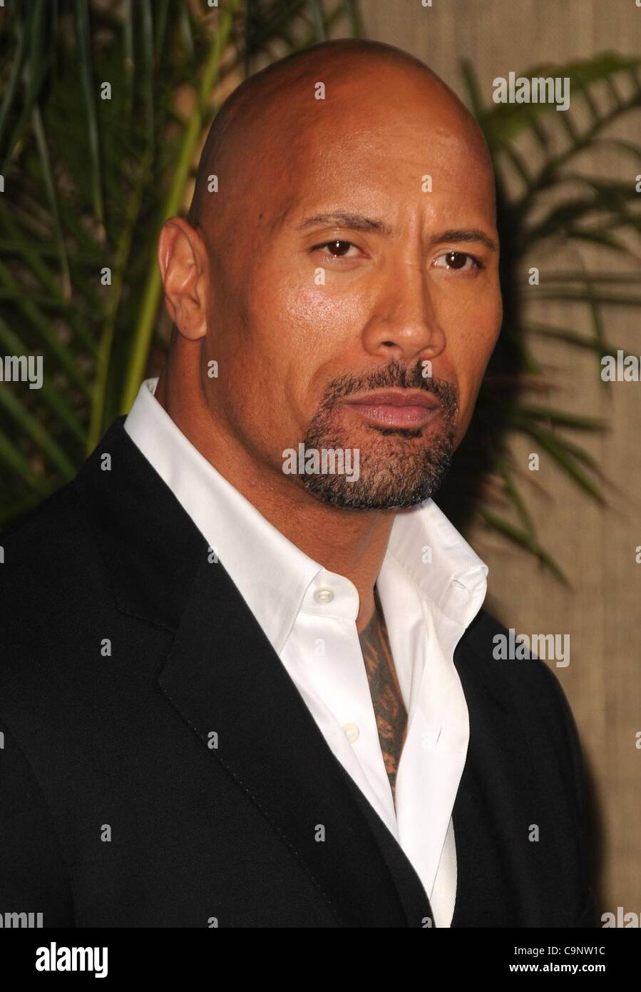 Dwayne Johnson aux arrivées de voyage 2 : L'île mystérieuse, le Grauman's Chinese Theatre, Los Angeles, CA le 2 février 2012. Photo par : Dee Cercone/Everett Collection Banque D'Images