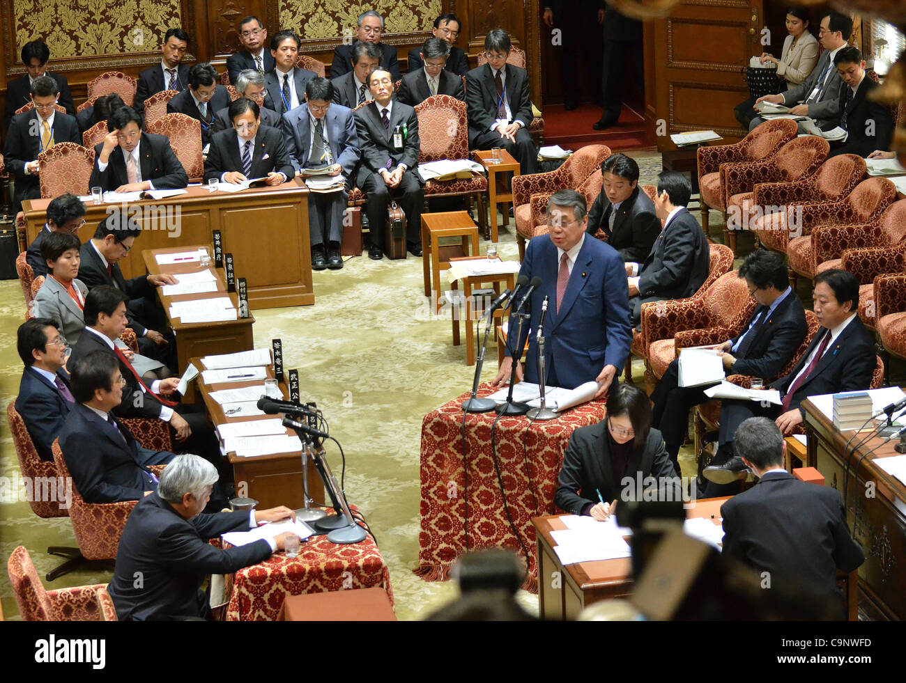3 février 2012, Tokyo, Japon Japon - Le ministre de la Défense, Naoki  Tanaka parle pendant un régime chambre basse réunion du Comité du budget à  Tokyo le vendredi, 3 février 2012.