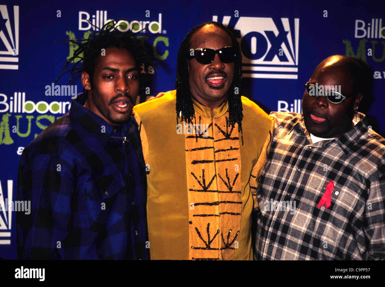 Le 6 décembre, 1995 - New York, New York, États-Unis - K3351WW.COOLIO, Stevie Wonder, & LV.'95 Billboard Music Awards. 12/06/1995 Crédit : Images(© Walter Weissman/Photos/ZUMAPRESS.com) Globe Banque D'Images