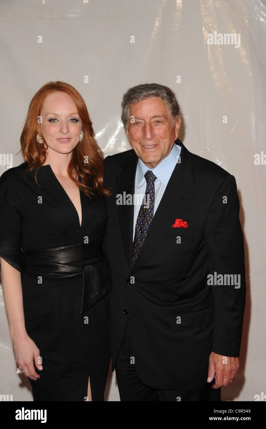 Tont Bennett, Antonia Bennett au hall des arrivées pour 2012 Personne MusiCares de l'année Gala, Los Angeles Convention Center, Los Angeles, CA le 10 février 2012. Photo par : Dee Cercone/Everett Collection Banque D'Images