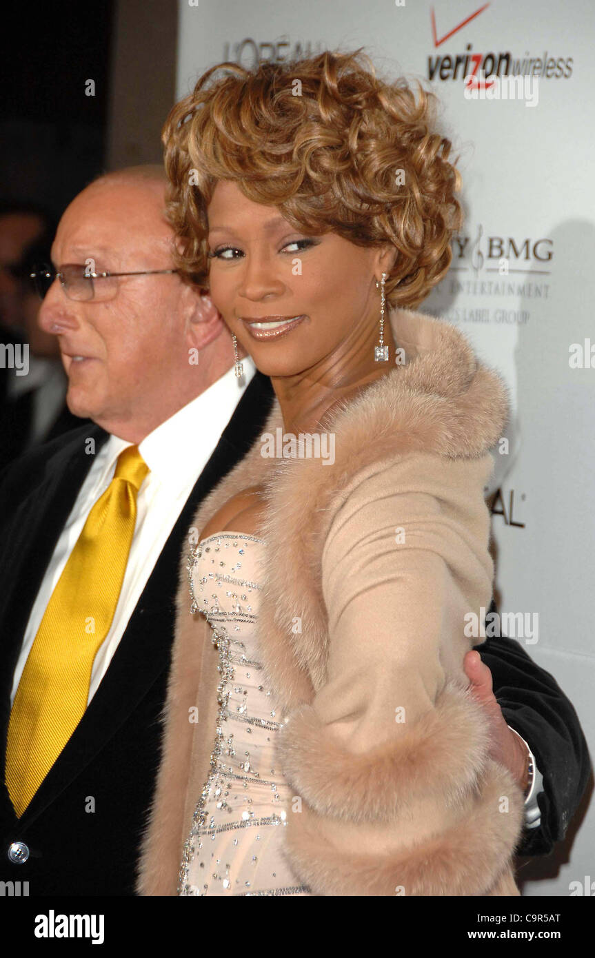 11 février 2007 - K51674DL.La légendaire CLIVE DAVIS PRE-GRAMMY PARTY,Beverly Hilton Hotel de Beverly Hills, CA. 2-10-07. DAVID LONGENDYKE- 2007.IMAGE:Whitney Houston,CLIVE DAVIS(Image Crédit : © Globe Photos/ZUMAPRESS.com) Banque D'Images