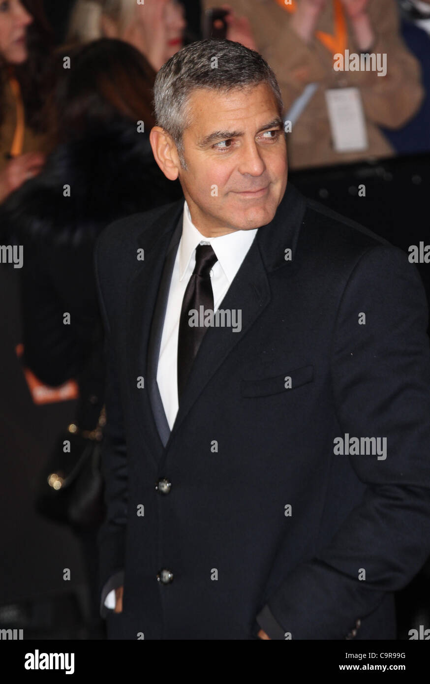 Londres, Royaume-Uni, 12/02/2012 George Clooney arrive à l'Orange British Academy film Awards (BAFTAS) Royal Opera House, Covent Garden, à Londres Banque D'Images