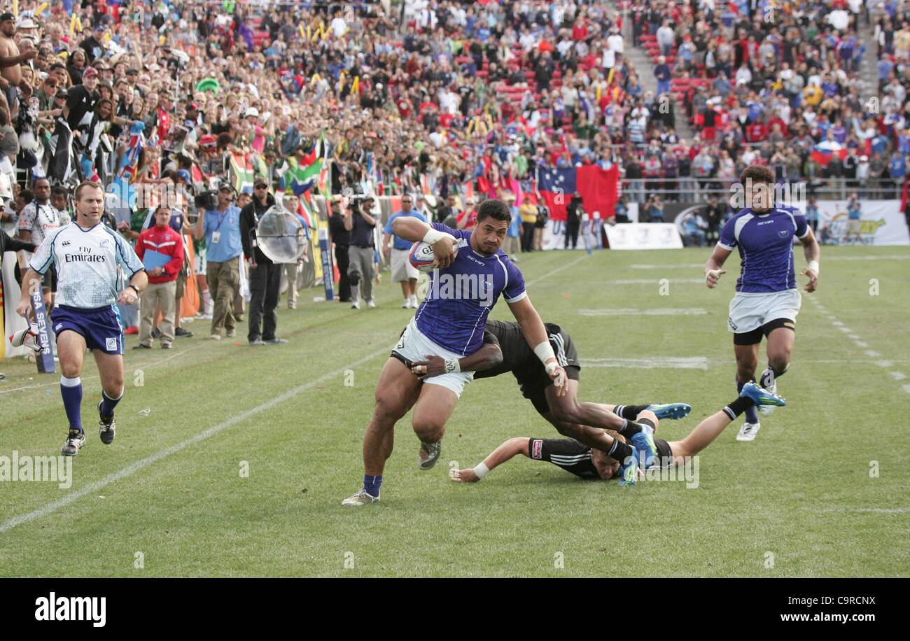 Alafoti Faosiliva lors d'une apparition publique pour l'année 2012 Tournoi de rugby à VII USA - SUN, Sam Boyd Stadium, New York, NY 12 février 2012. Photo par : James Atoa/Everett Collection Banque D'Images