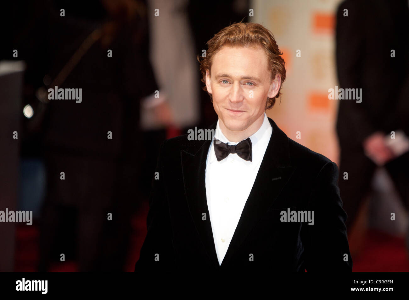 London, UK, 12/02/2012. Acteur, Tom Hiddlestone, arrivant à la 2012 BAFTAs Banque D'Images