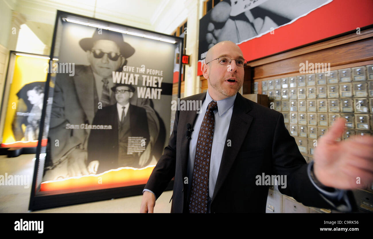 13 février 2012 - Las Vegas, Nevada, USA - Le Mob Museum directeur exécutif JONATHAN ULLMAN s'affiche au Musée le 13 février 2012 à Las Vegas, Nevada. Le musée, aussi connu sous le nom de Musée National du crime organisé et de l'application de la Loi, s'ouvre le 14 février Banque D'Images