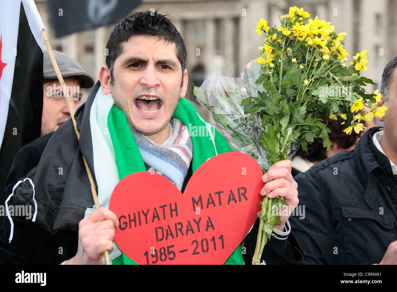 Manifestant syrien à Roses pour Martyrs démo sur le pont de Westminster. Banque D'Images