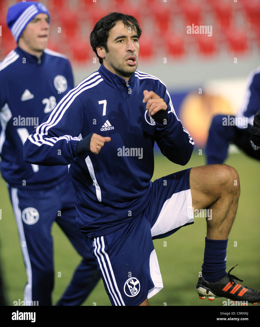 Raul Gonzalez Blanco joueur Shalke trains avant l'Europa League match FK Viktoria Plzen vs Schalke 04, Plzen, République tchèque, le 15 février 2012. (Photo/CTK Petr Eret) Banque D'Images