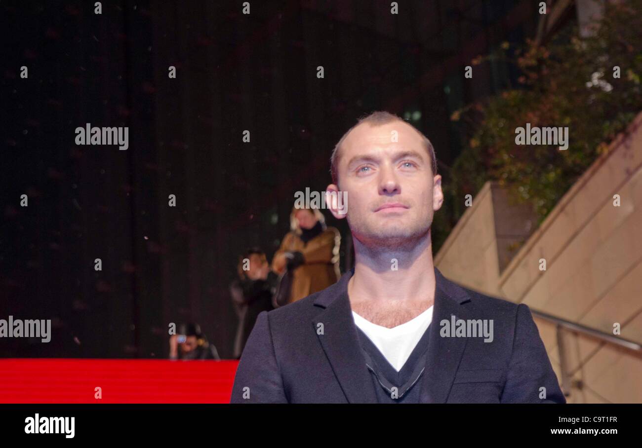 February 16th, 2012 : Tokyo, Japon - Jude Law s'affiche au Japon Premiere pour le film "Sherlock Holmes : un jeu d'Ombres" par Guy Ritchie à la Toho cinemas dans le Roppongi Hils. Ce film est le deuxième de la série Sherlock Holmes. Robert Downey Jr., Jude Law, Jared Harris, et Rachel McAdam Banque D'Images