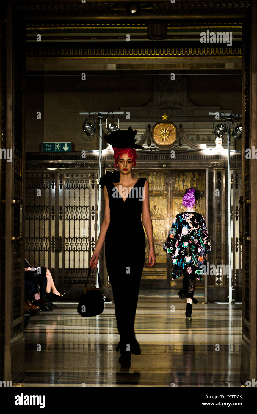 Samedi 18 février 2012, Londres, Elisa Palomino London Fashion week A/W Catwalk Show Banque D'Images