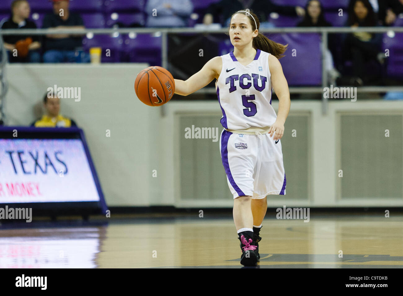 18 février 2012 - Fort Worth, Texas, US - TCU Horned Frogs Guard Meagan Henson (5) au cours de l'action entre la Boise State Broncos et le TCU Horned Frogs. Défaites TCU Boise State 73-69 à Daniel-Meyer Coliseum. (Crédit Image : © Andrew Dieb/ZUMAPRESS.com)/Southcreek Banque D'Images