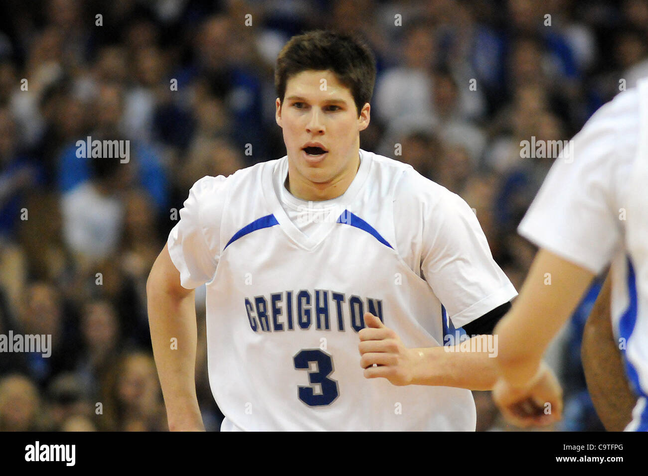 18 février 2012 - Omaha, Nebraska, États-Unis - Creighton l'avant Doug McDermott (3) terminé avec un jeu de 36 points comme Creighton défait Long Beach State 81-79 dans un BracketBuster jeu joué au centre de congrès CenturyLink à Omaha, Nebraska. (Crédit Image : © Steven Branscombe/ZUMApress.com)/Southcreek Banque D'Images