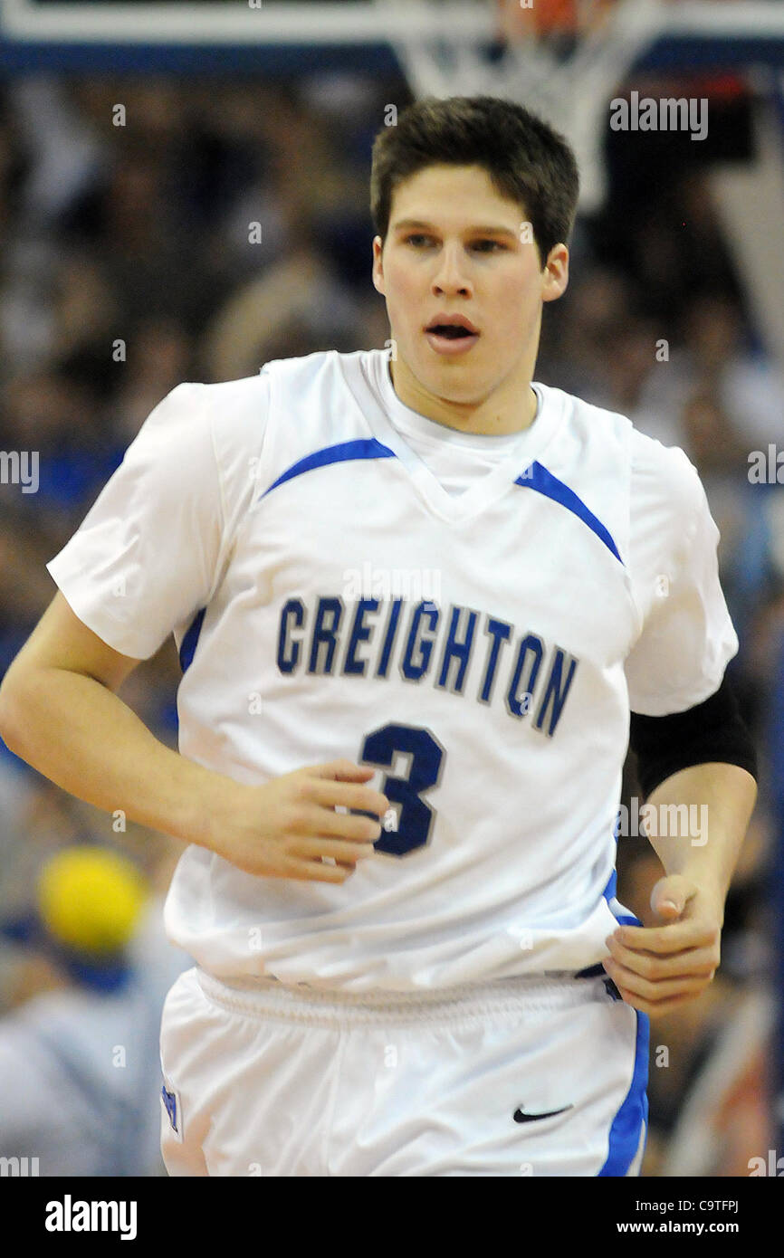 18 février 2012 - Omaha, Nebraska, États-Unis - Creighton l'avant Doug McDermott (3) terminé avec un jeu de 36 points comme Creighton défait Long Beach State 81-79 dans un BracketBuster jeu joué au centre de congrès CenturyLink à Omaha, Nebraska. (Crédit Image : © Steven Branscombe/ZUMApress.com)/Southcreek Banque D'Images