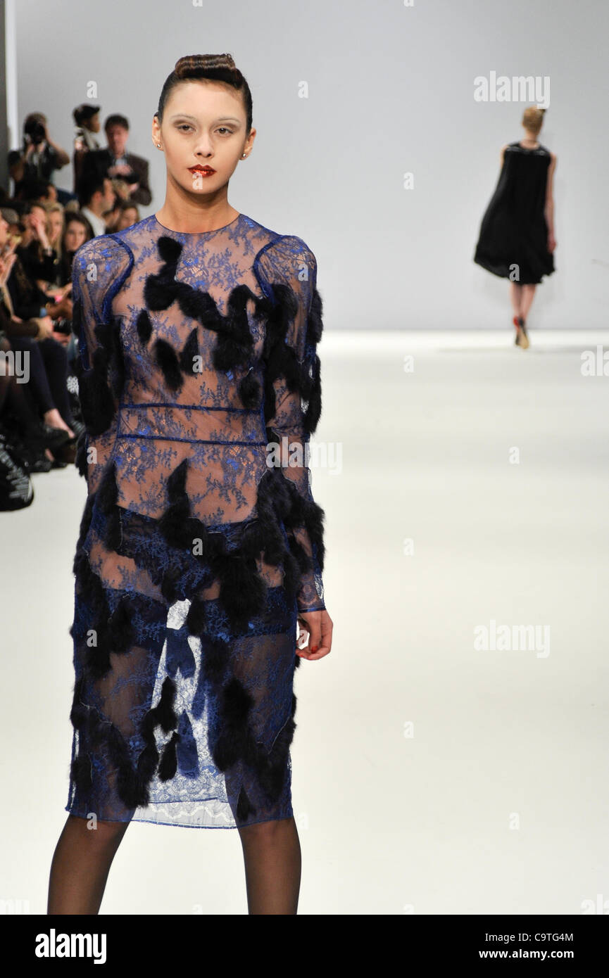 Bernard Chandran Catwalk Fashion Show à le franc-maçon's Hall London Banque D'Images