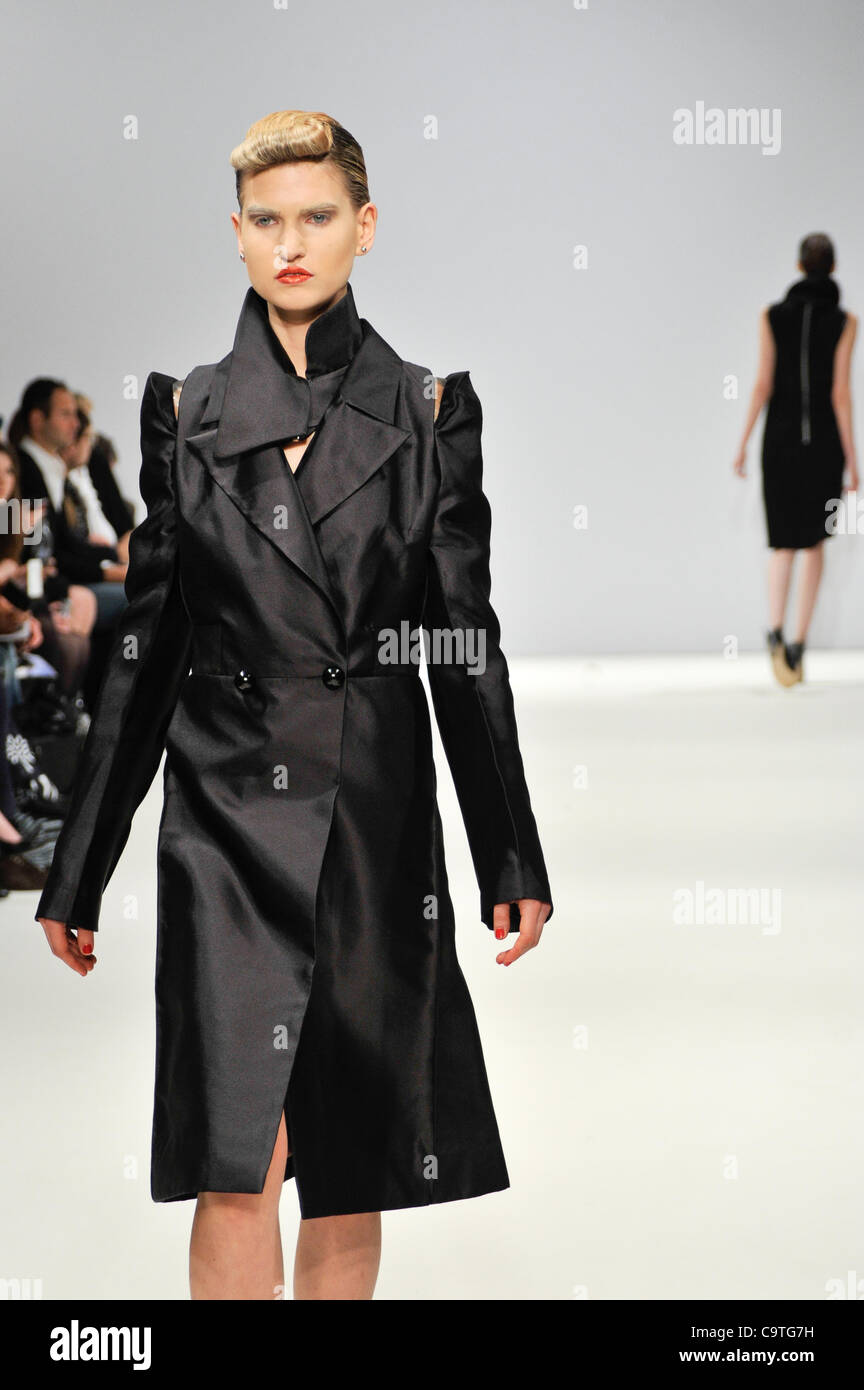 Bernard Chandran Catwalk Fashion Show à le franc-maçon's Hall London Banque D'Images