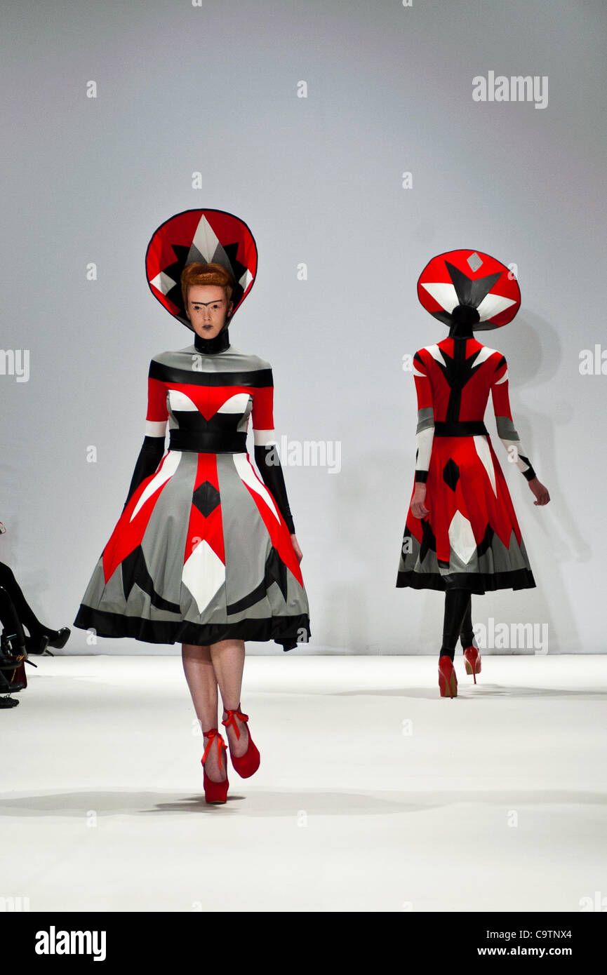 London fashion week A/W 2012. Pam Hogg Fashion Show Banque D'Images