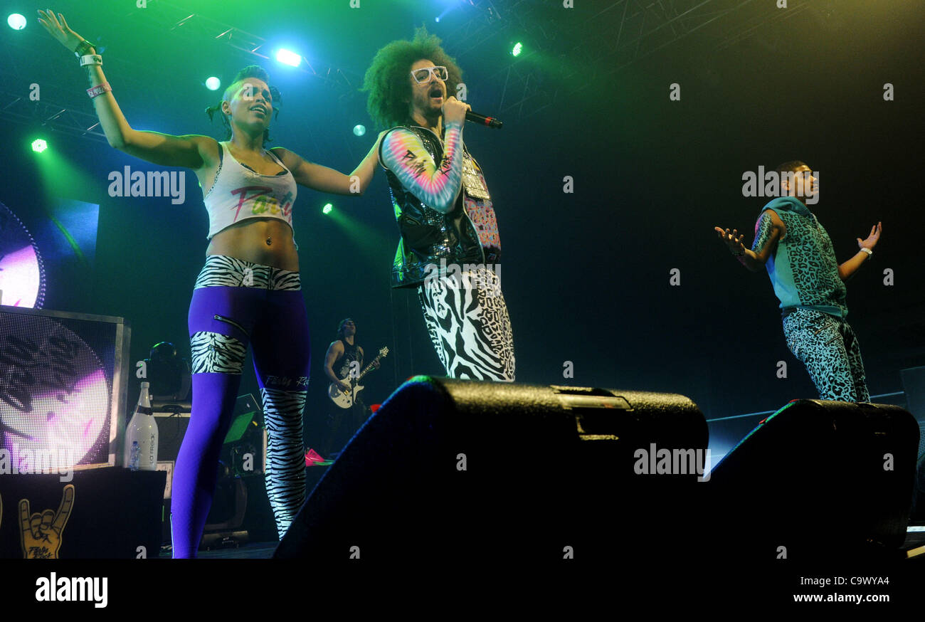 Redfoo du groupe électro pop américain LMFAO effectue au cours d'un concert à Prague, fin vendredi, 24 février 2012. (CTK Photo/Vit Simanek) Banque D'Images