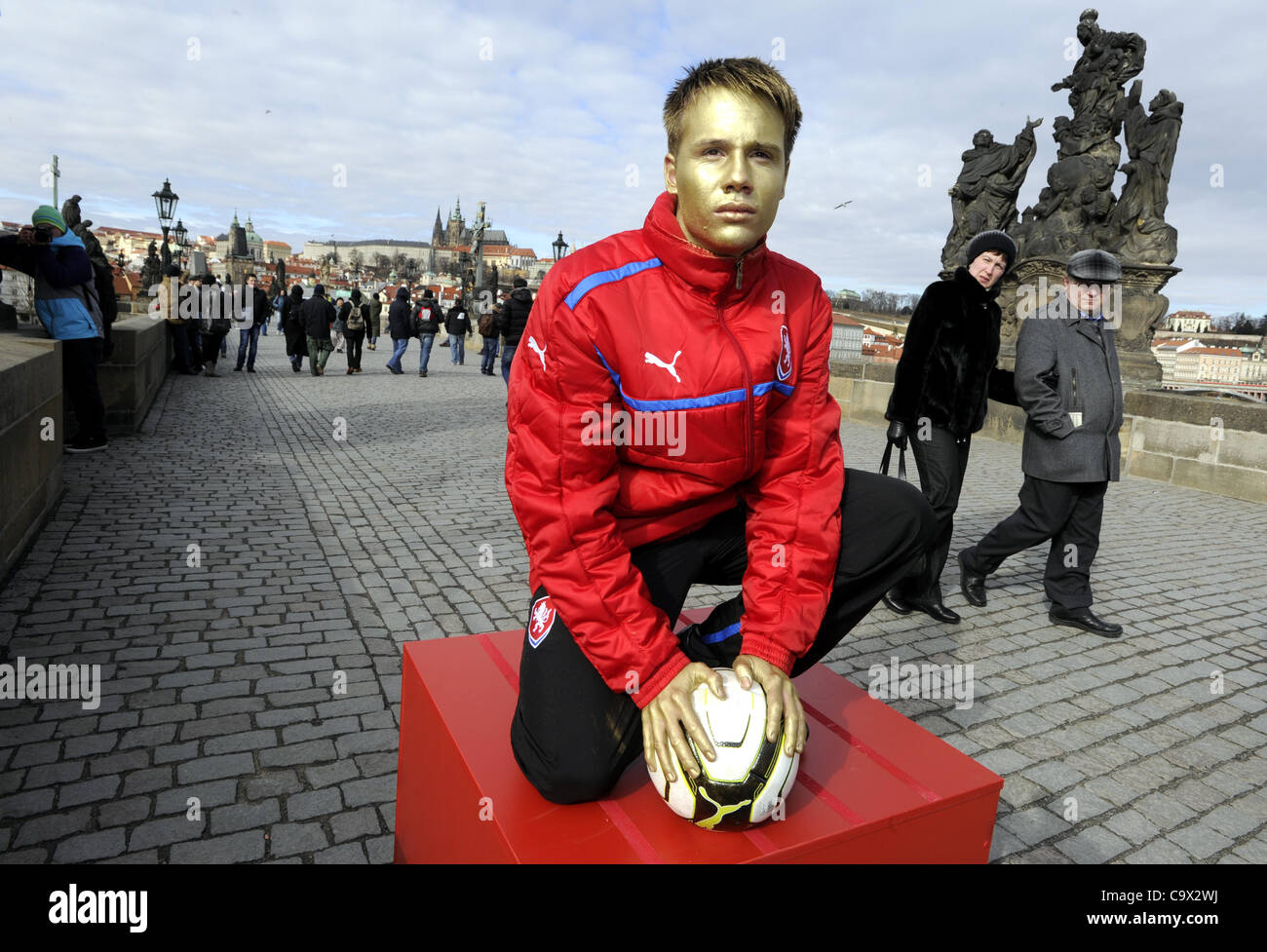 La nouvelle collection maillot national tchèque a été initié au pont Charles, dans le centre de Prague, en République tchèque, le 27 février 2012. (CTK Photo/Vit Simanek) Banque D'Images