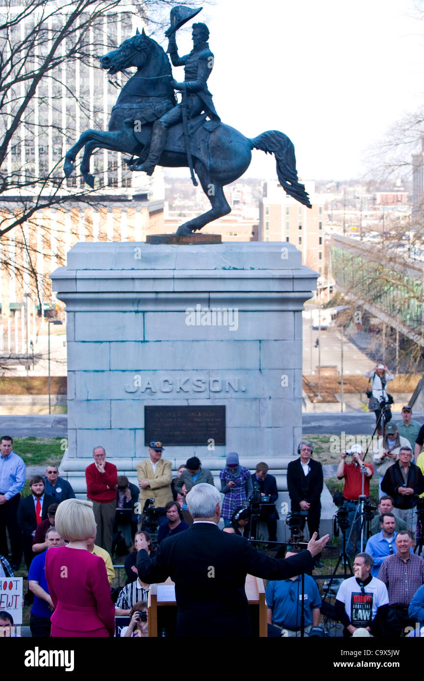 27 février 2012 - Nashville, TN, USA - avec son épouse Callista à son côté, Newt Gingrich campagnes à un rallye sur les étapes de l'est du State Capitol. Banque D'Images