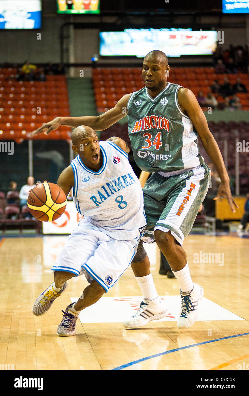 1 mars 2012 : Halifax, NS Halifax Rainmen - le prendre sur le Moncton Miracles en Ligue Nationale de Basket-ball du Canada l'action. Banque D'Images