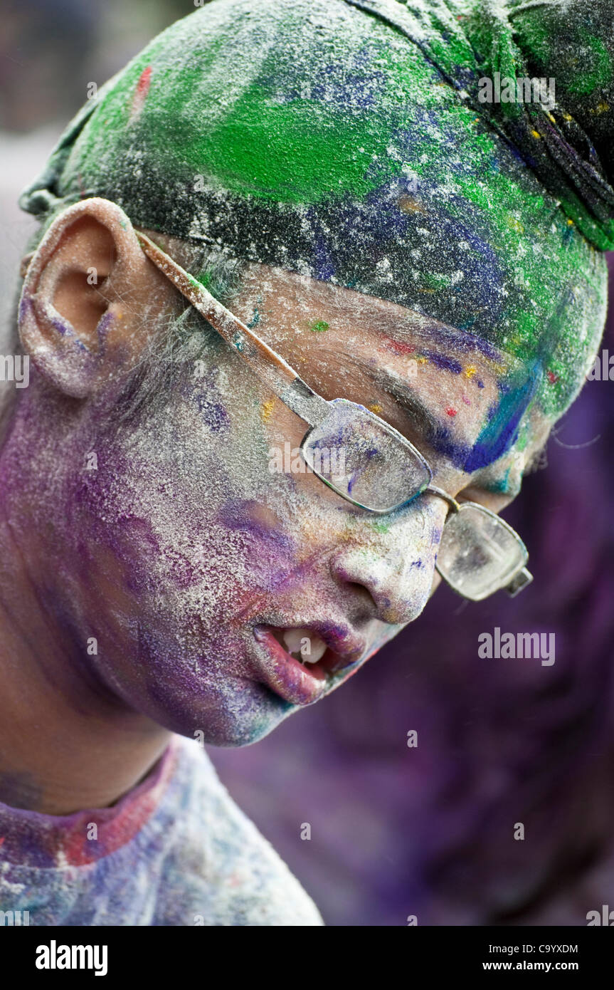 - Holi festival hindou de couleur, Twickenham, Richmond upon Thames, London, UK. 10/03/2012 Banque D'Images