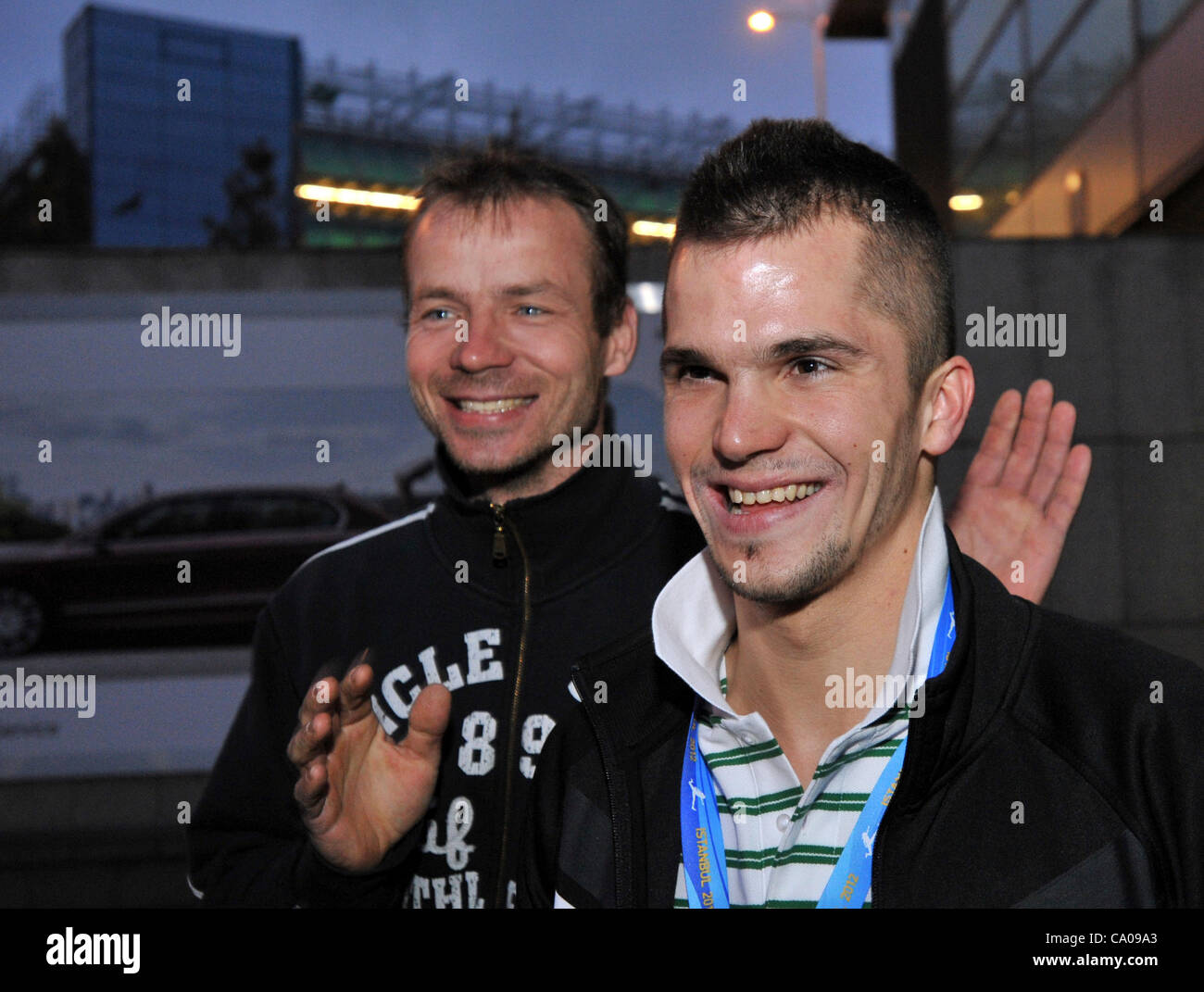 Jakub Holusa est arrivé à Prague du Monde Indoor d'athlétisme à Istanbul.Jakub Holusa a remporté la médaille d'argent du 800 m hommes en finale à l'intérieur du monde d'athlétisme à Istanbul.(Photo/CTK Stanislav Peska) Banque D'Images