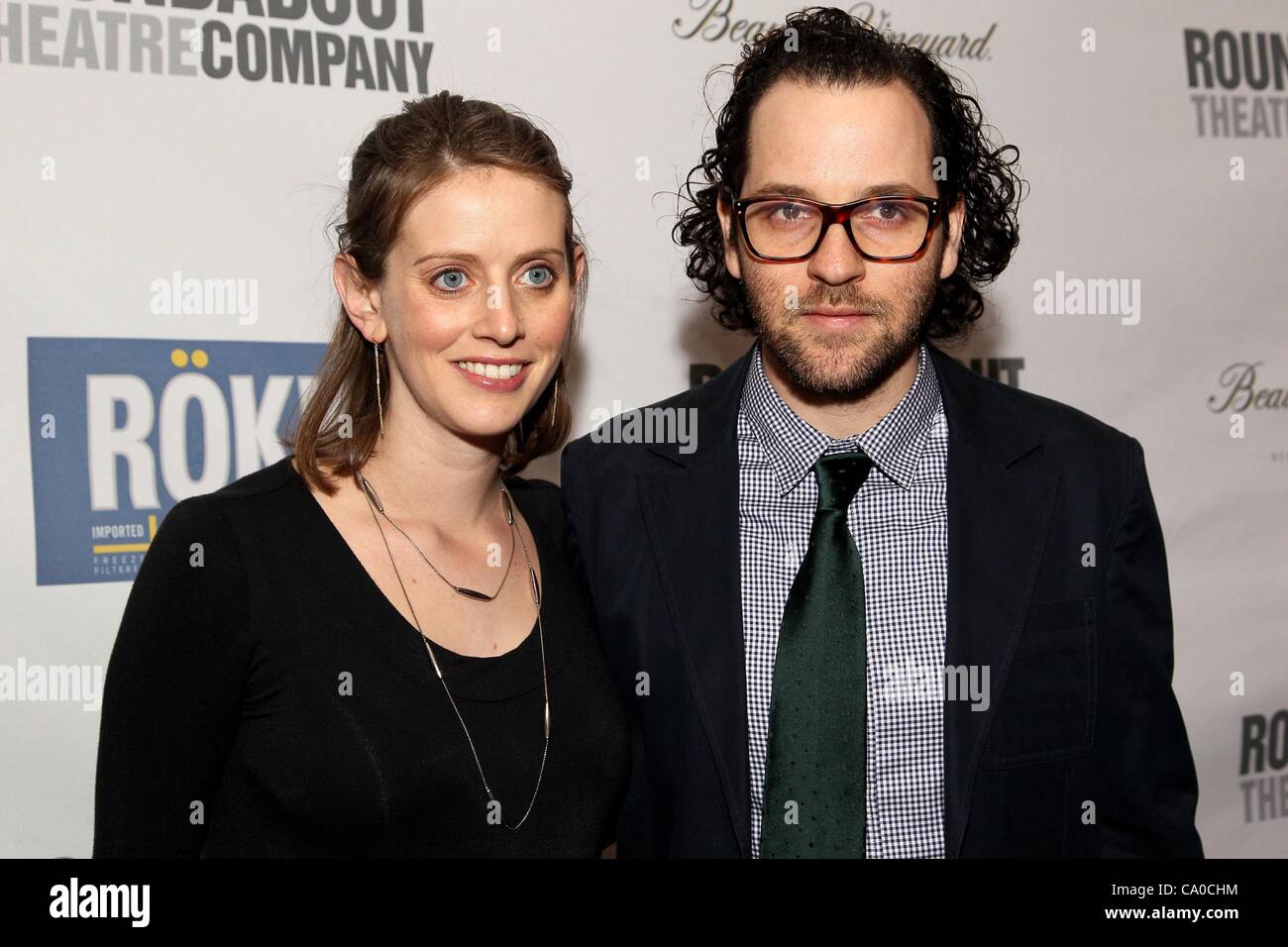 Charlotte Parry, Sam Gold au niveau des arrivées pour le rond-point Theatre Company's 2012 Gala du printemps, Hammerstein Ballroom, New York, NY 12 Mars, 2012. Photo par : Steve Mack/Everett Collection Banque D'Images