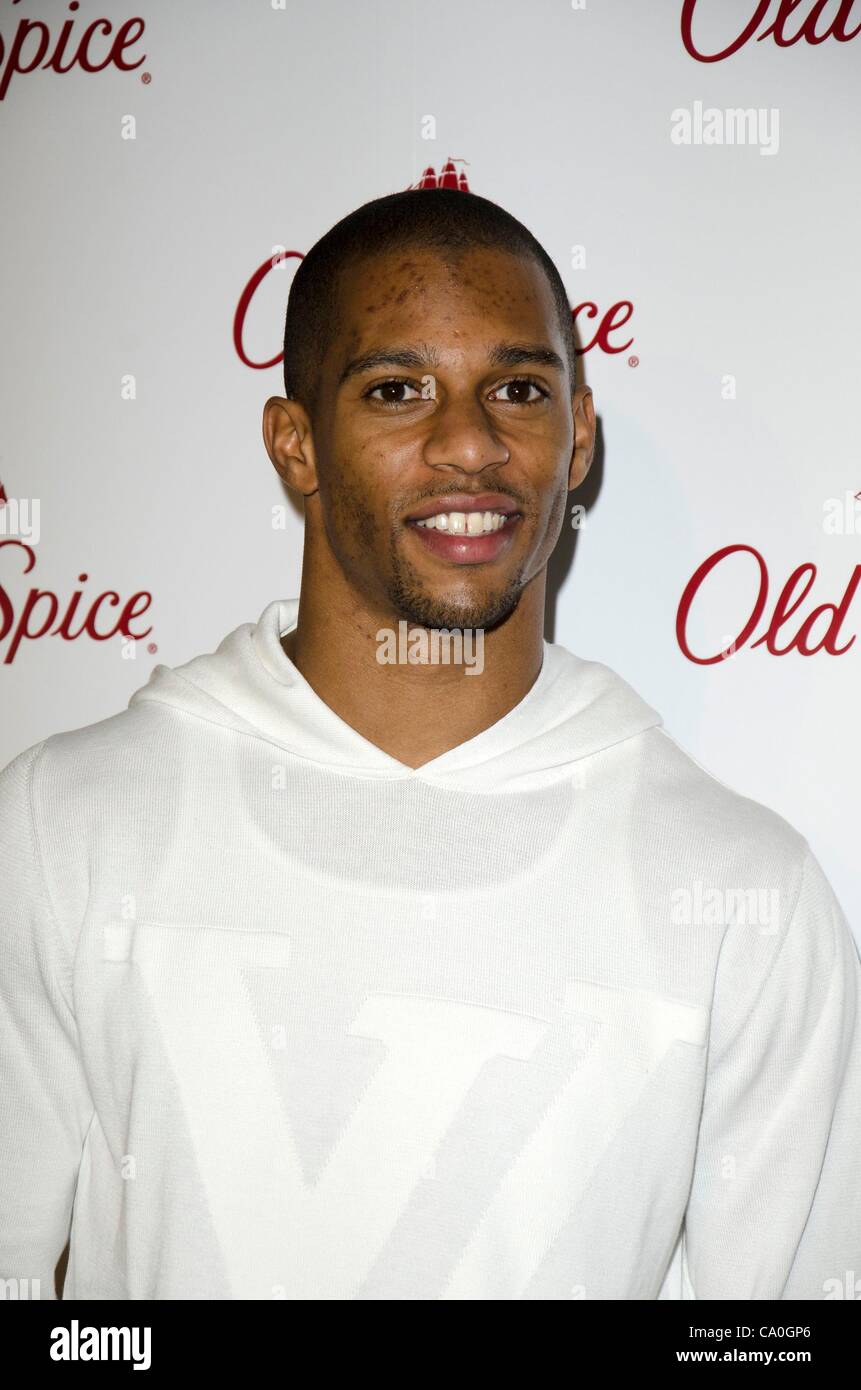 Victor Cruz présents pour l'événement, Parfum Old Spice Highline Étapes, New York, NY Le 13 mars 2012. Photo par : Eric Reichbaum/Everett Collection Banque D'Images