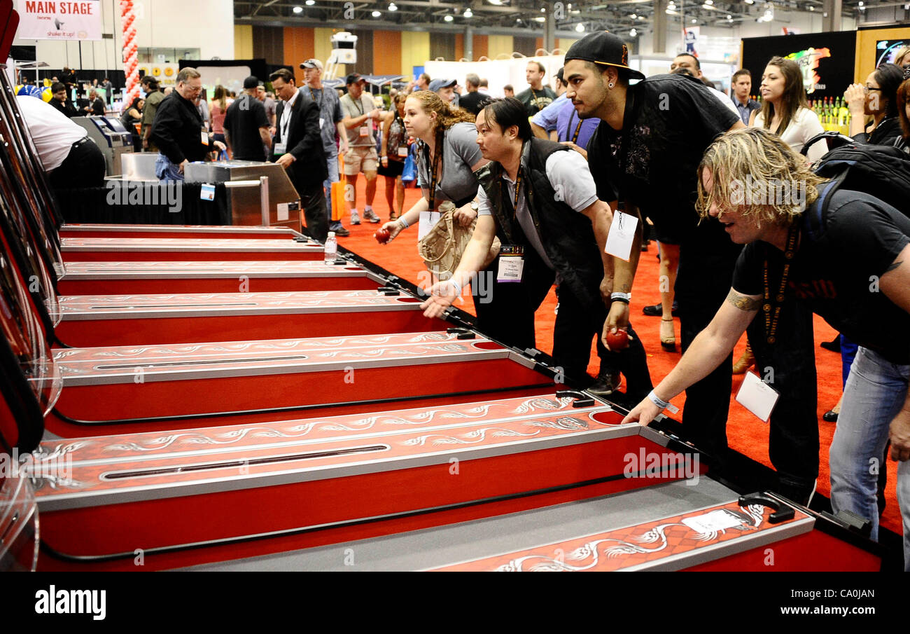 2012 - Las Vegas, NV- USA. Certaines des nombreuses choses sur l'écran, au cours de la 27e édition de Nuit & Bar Convention and Trade Show de Las Vegas, NV (crédit Image : ©/ZUMAPRESS.com) Blevins génique Banque D'Images