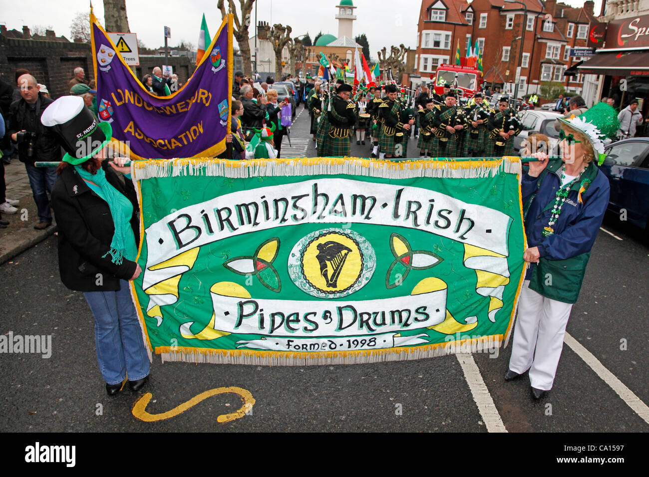 17/03/2012 Londres. Le Brant St. Patrick's Day Parade à Willesden, Londres, qui est la seule parade célébrant Londres Saint Patricks Day le jour. Banque D'Images