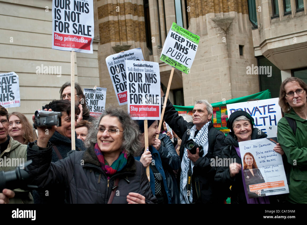 NHS protestation devant ministère de la santé, de Richmond House, Whitehall, Londres, Royaume-Uni. 17/03/2012 Banque D'Images