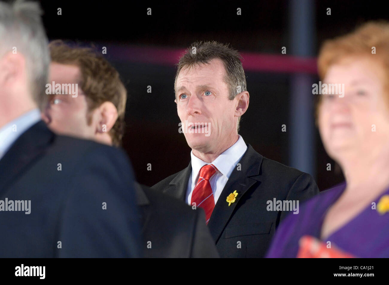 L'équipe de rugby gallois célébrer remportant le Grand Chelem dans le tournoi des Six Nations de rugby à l'Senydd dans la baie de Cardiff. L'entraîneur adjoint, Rob Howley. Banque D'Images