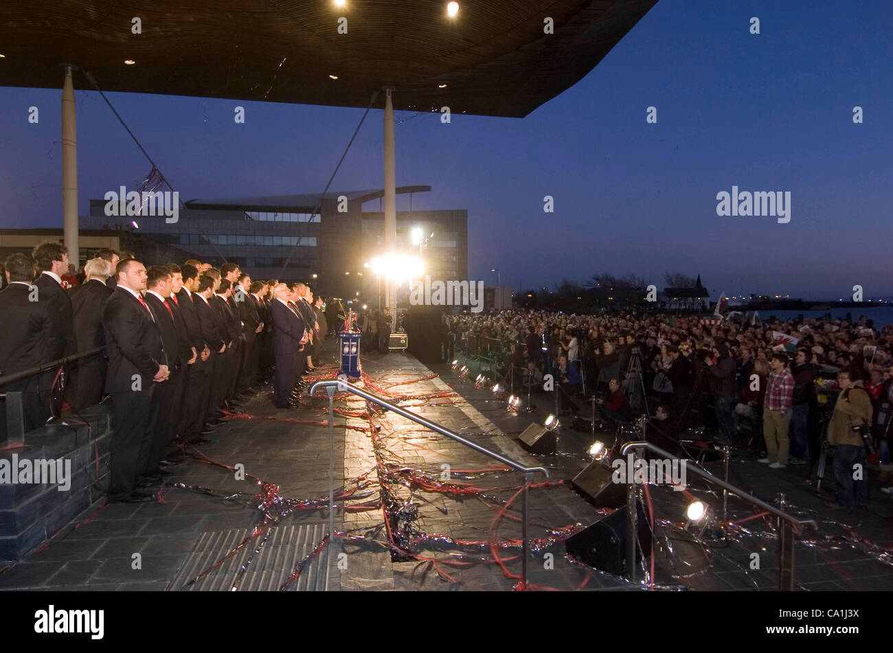 L'équipe de rugby gallois célébrer remportant le Grand Chelem dans le tournoi des Six Nations de rugby à l'Senydd dans la baie de Cardiff. Banque D'Images