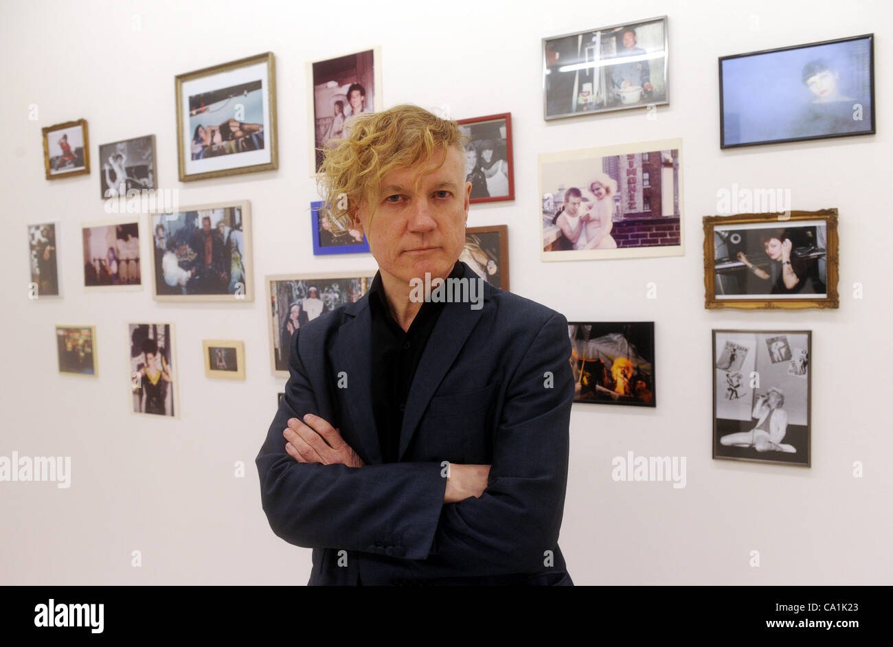 L'exposition dada Groovy lounge revisitée de Robert Carrithers, photographe américain et cinéaste, qui vit à Prague, a été lancé à Prague, en République tchèque, le 20 mars 2012. (CTK Photo/Vit Simanek) Banque D'Images