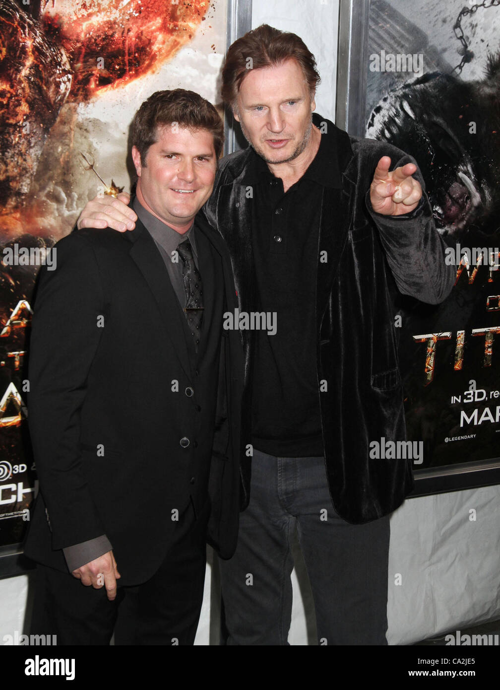 Le 26 mars 2012 - New York, NY, États-Unis - réalisateur Jonathan LIEBESMAN acteur Liam Neeson et assister à la première mondiale de 'la colère des Titans" tenue à l'AMC Lincoln Square Theatre. (Crédit Image : © Kaszerman ZUMAPRESS.com)/Nancy Banque D'Images