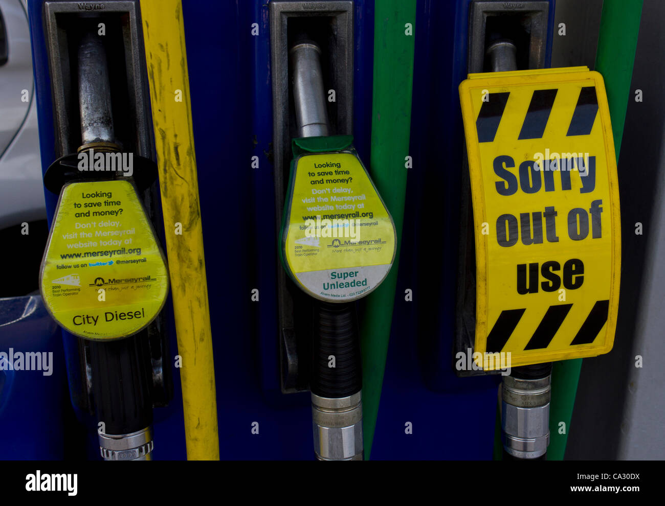 Désolé il n'est pas utilisé, l'essence sans plomb à la pompe (Upton Sainsburys, Merseyside) montrant la panique actuelle l'achat sur le carburant en raison de la grève des pilotes de pétroliers Banque D'Images