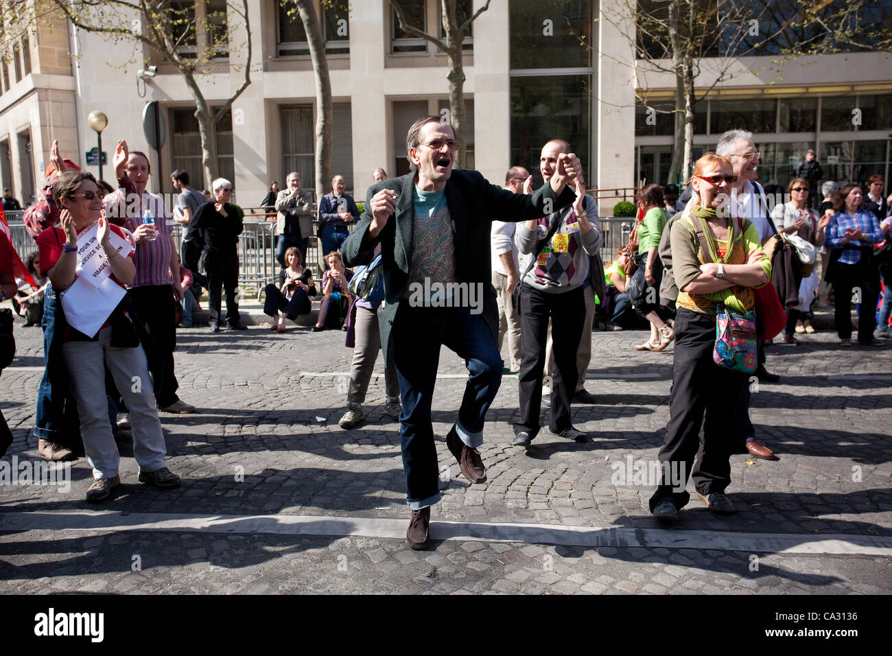 Paris, France. 29.03.2012. L'image montre la Confédération générale du travail (CGT), l'une des grandes confédérations de syndicats, la démonstration contre les coupures à l'extérieur du Ministère de la Santé, siège social à Paris. Crédit : Jeff Gilbert/Alamy Live News Banque D'Images