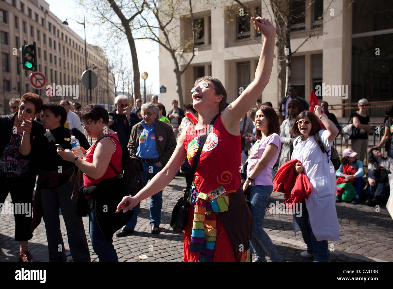Paris, France. 29.03.2012. L'image montre la Confédération générale du travail (CGT), l'une des grandes confédérations de syndicats, la démonstration contre les coupures à l'extérieur du Ministère de la Santé, siège social à Paris. Crédit : Jeff Gilbert/Alamy Live News Banque D'Images