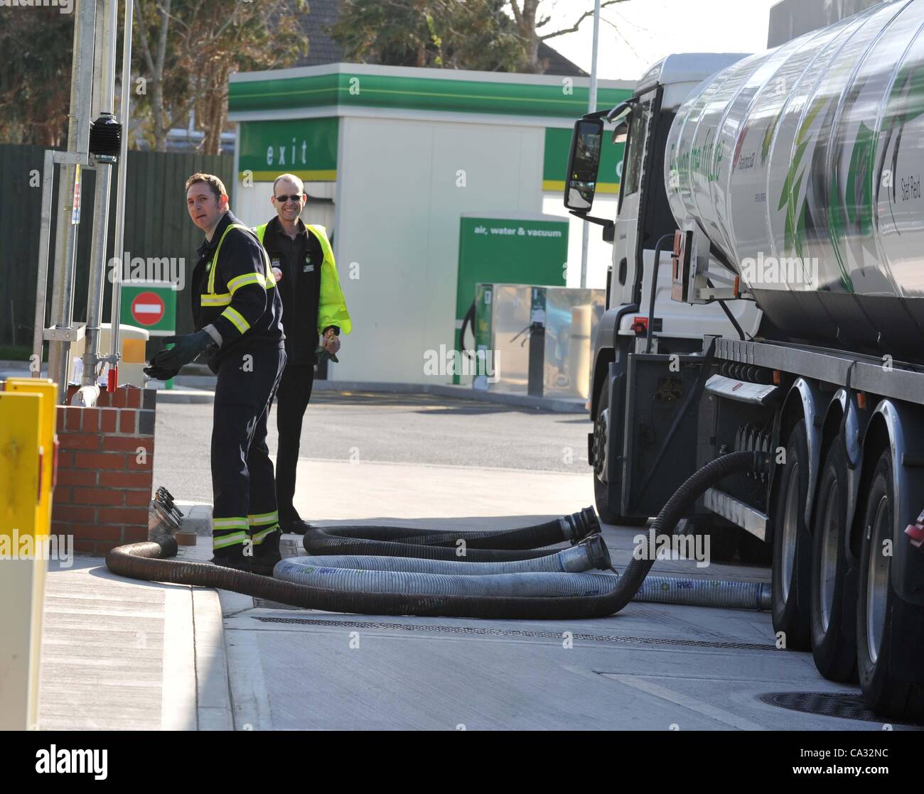 L'achat de carburant de panique en Grande-Bretagne, Royaume-Uni Banque D'Images