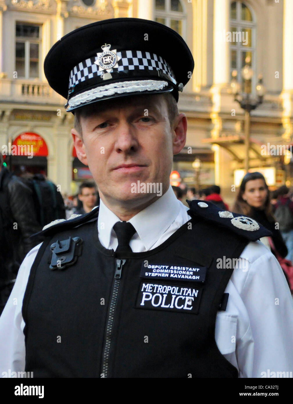 Londres, Royaume-Uni. 29/03/12. Sous-commissaire adjoint de la Police métropolitaine, Stephen Kavannagh lors du lancement de l'opération Trafalgar dans Piccadilly Circus. Banque D'Images