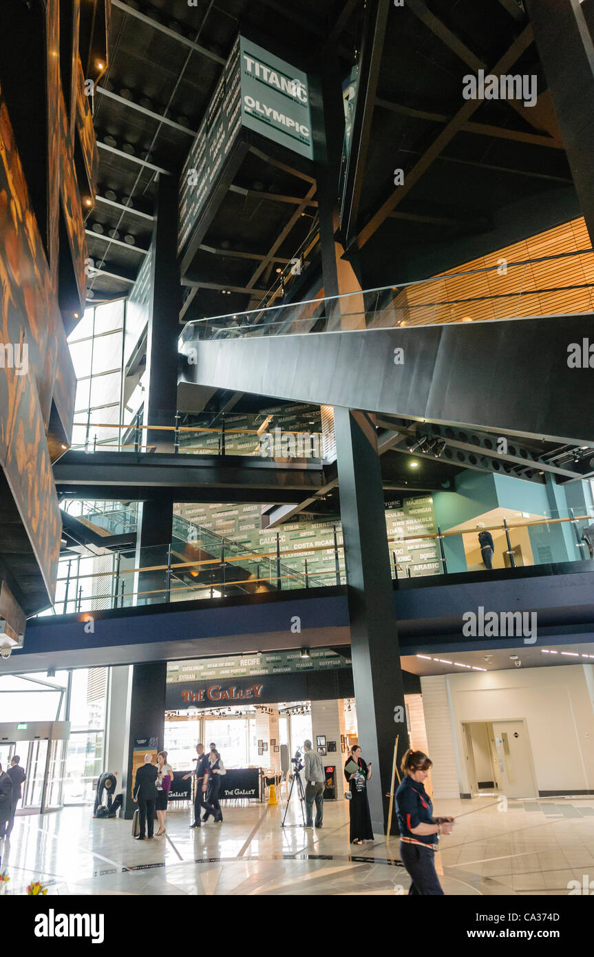 À l'intérieur du bâtiment Signature Titanic Belfast Banque D'Images