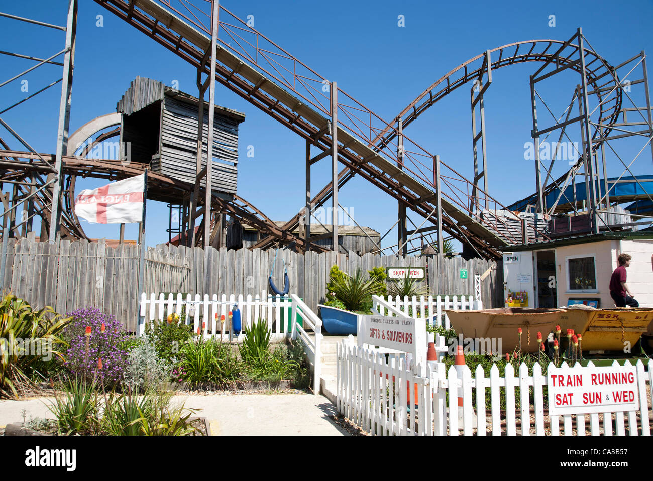 Hayling Island roller coaster et mini railway station Banque D'Images