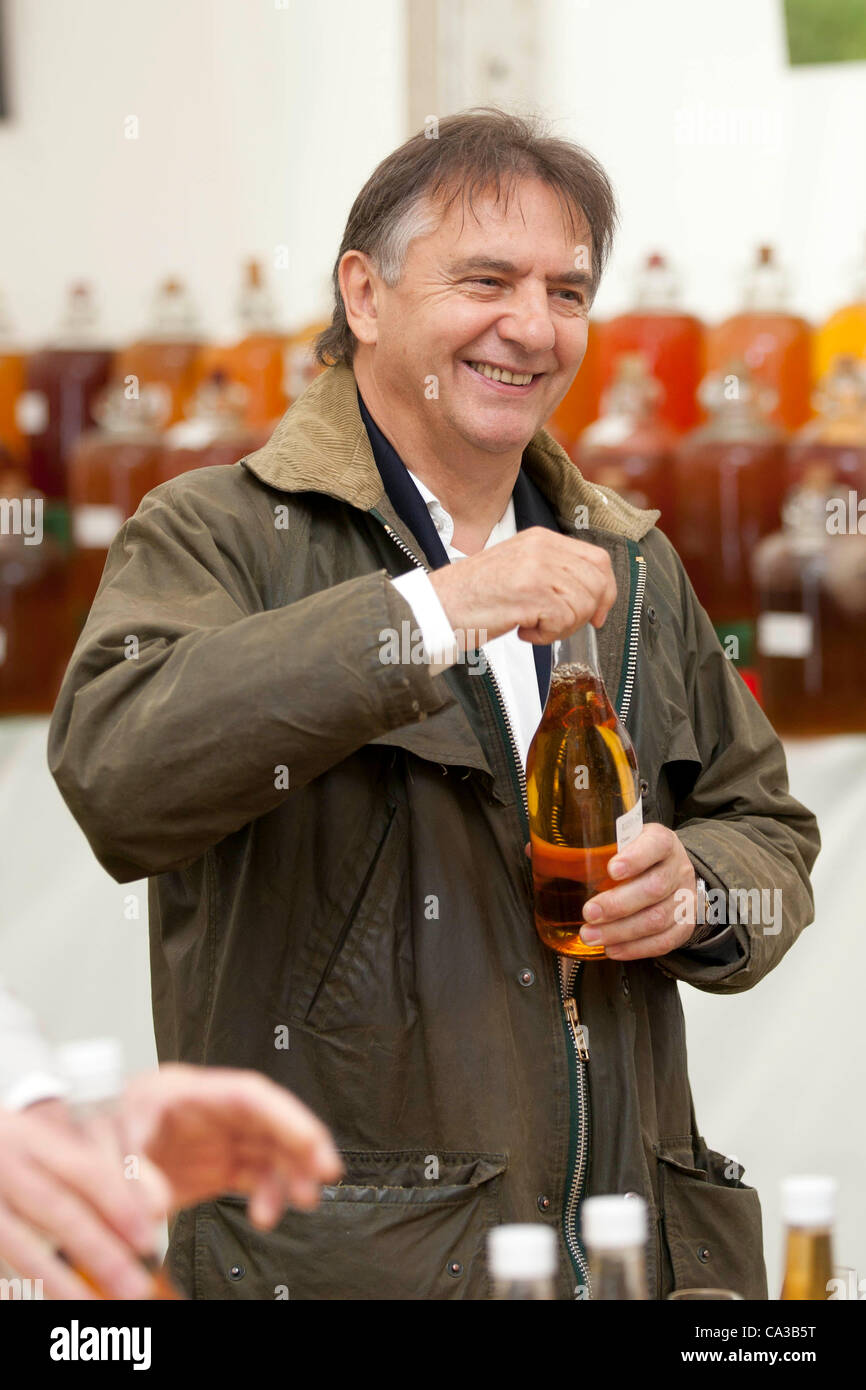 Jeudi 31 mai 2012. Somerset, Royaume-Uni. Raymond Blanc à en juger au cidre Royal Bath & West Show à Shepton Mallet. Banque D'Images