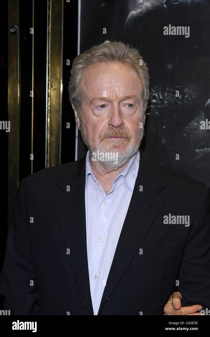 Sir Ridley Scott assiste à la première mondiale de Sir Ridley Scott's nouveau thriller de science-fiction sur Prométhée 31/05/2012 à l'Empire, Leicester Square, Londres. Les personnes sur la photo : Sir Ridley Scott . Photo par Julie Edwards Banque D'Images