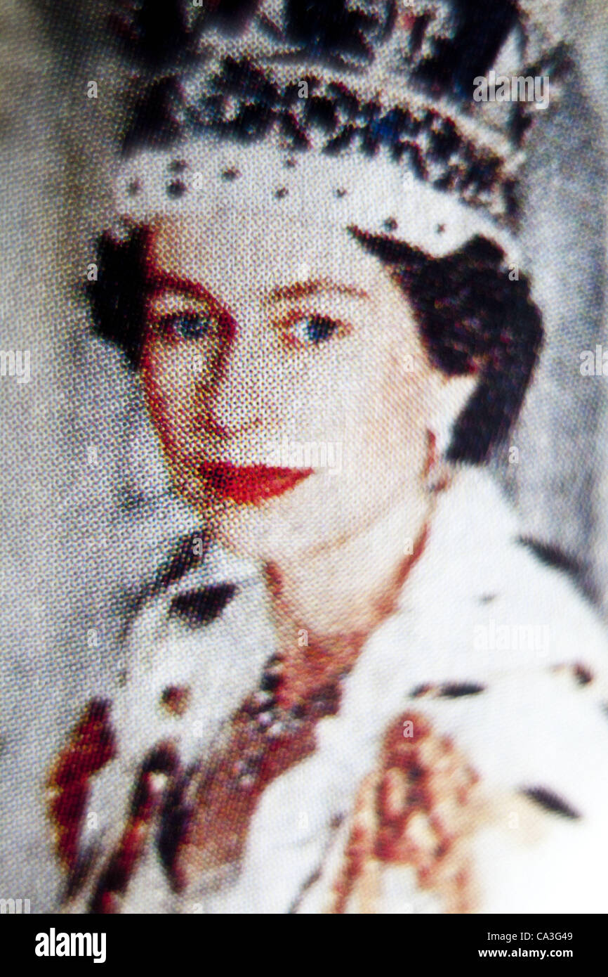 1 juin 2012 - Londres, Royaume-Uni - Détails de la cartes postales anciennes et photos de la Reine. La nation se prépare à célébrer le Jubilé de diamant en juin - La Reine ?s 60 ans en tant que monarque, Londres, Royaume-Uni. (Crédit Image : ©/ZUMAPRESS.com) Lukasova Veronika Banque D'Images
