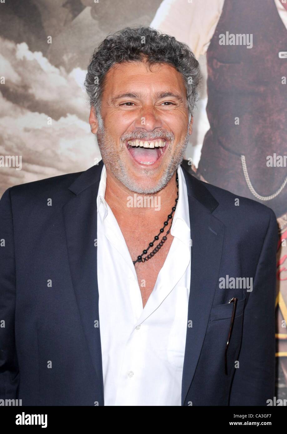 Steven Bauer au pour des arrivées POUR UNE PLUS GRANDE GLOIRE Première, Samuel Goldwyn Theatre à l'AMPAS, Los Angeles, CA le 31 mai 2012. Photo par : Elizabeth Goodenough/Everett Collection Banque D'Images